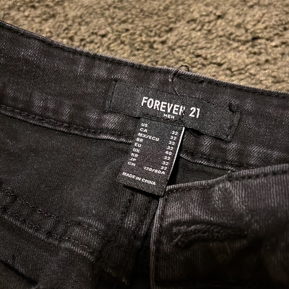 Forever 21 black skinny jeans size 32/31 - Picture 2 of 2